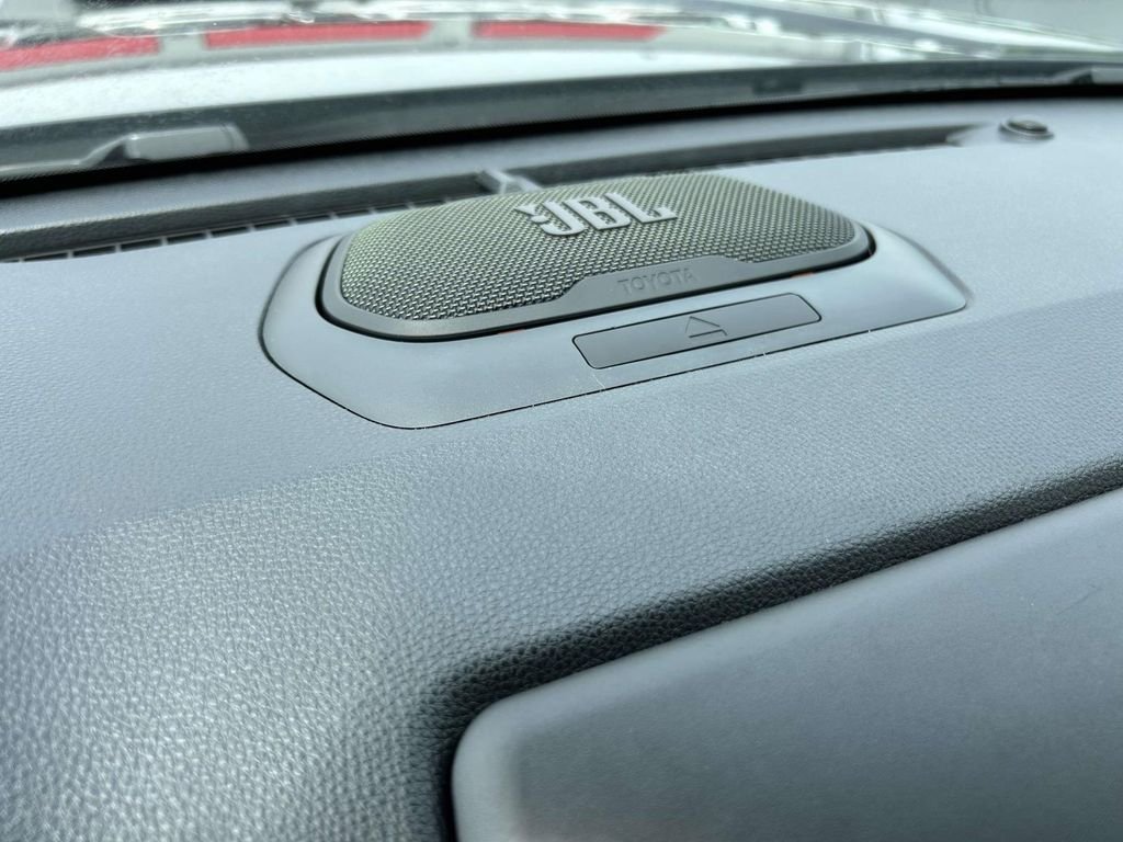 Used 2025  Toyota SR5 image 33