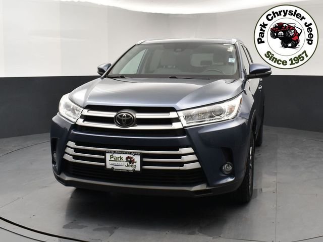 Used 2019 Toyota Highlander XLE with VIN 5TDJZRFH6KS974304 for sale in Burnsville, Minnesota