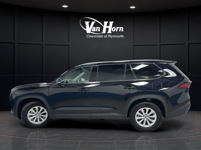 Used 2025 Midnight Black Metallic Toyota XLE image 4