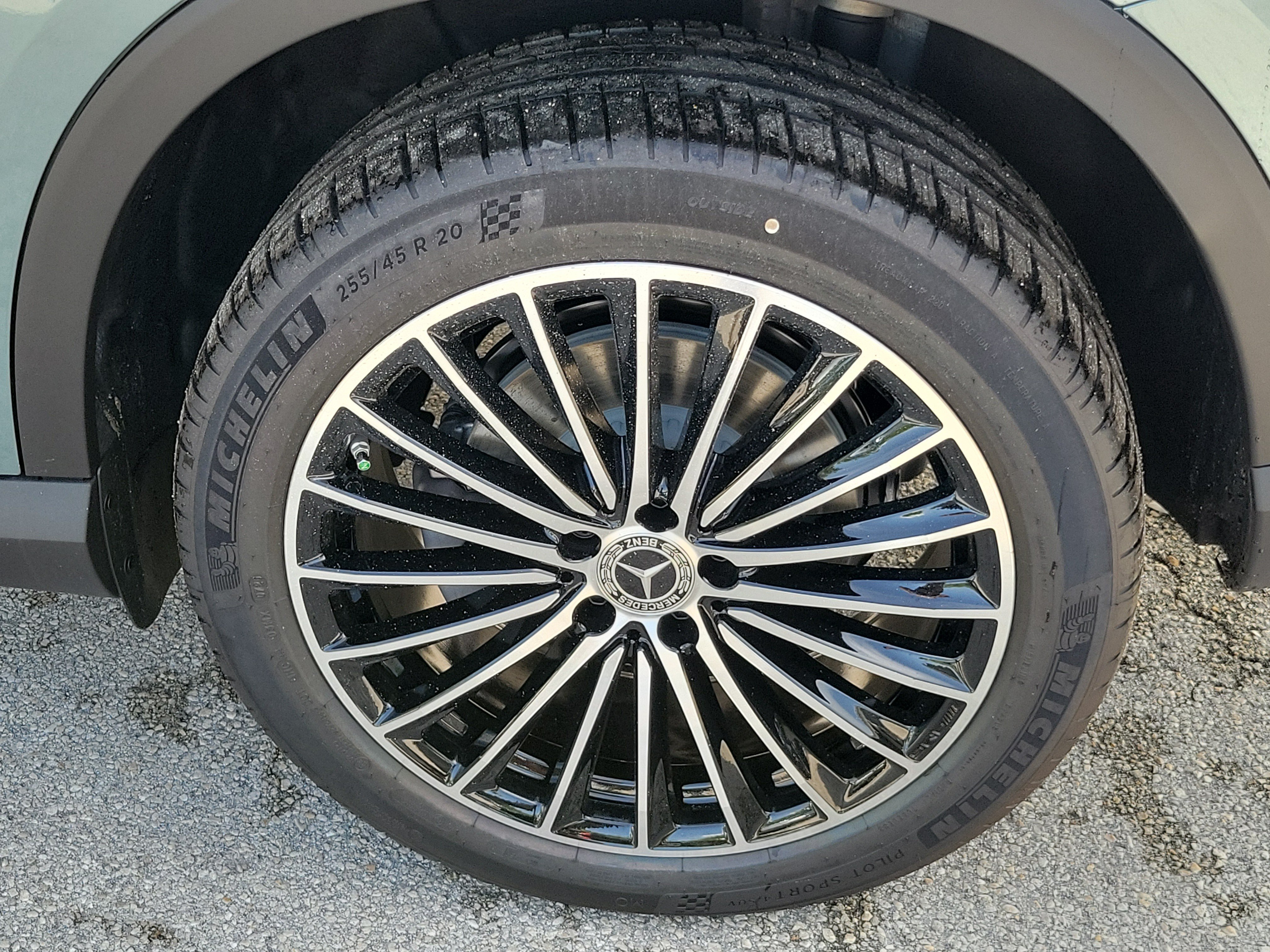 New 2026 Verde Silver Metallic Mercedes-Benz GLC 300 image 38