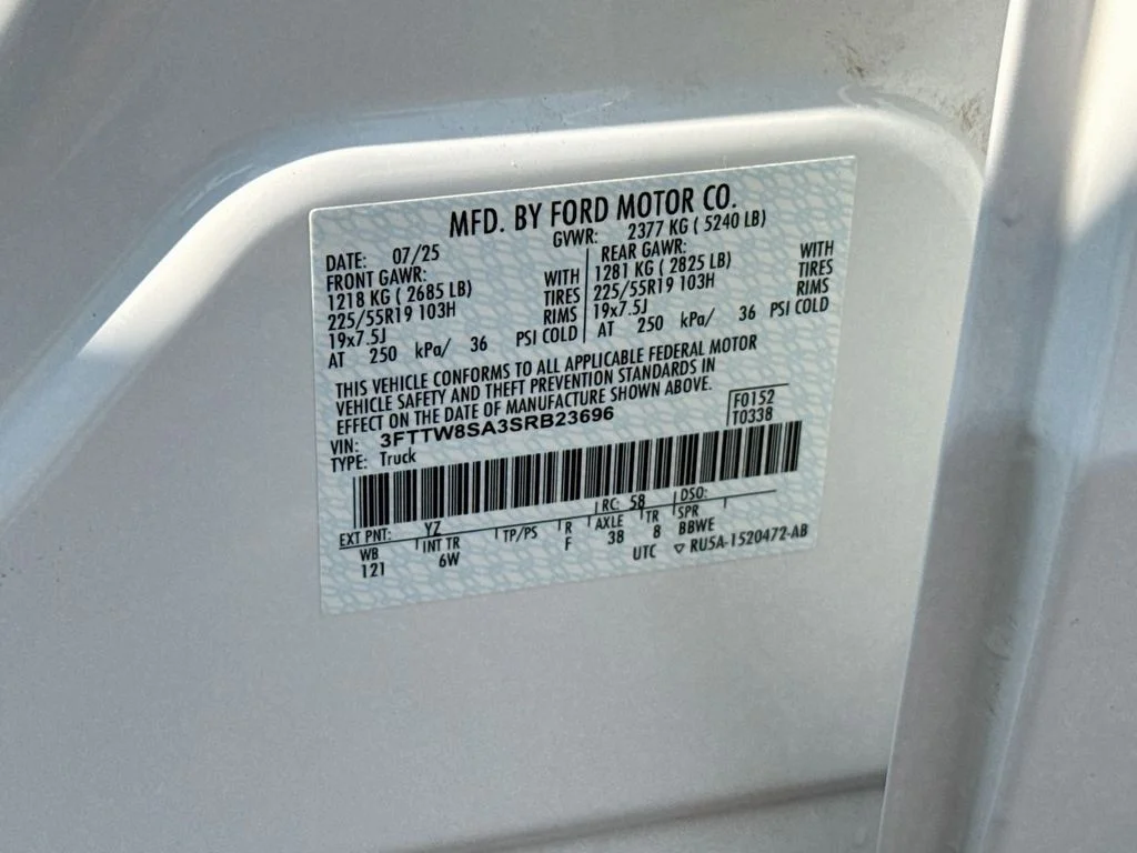 Used 2025 Oxford White Ford Lariat image 24