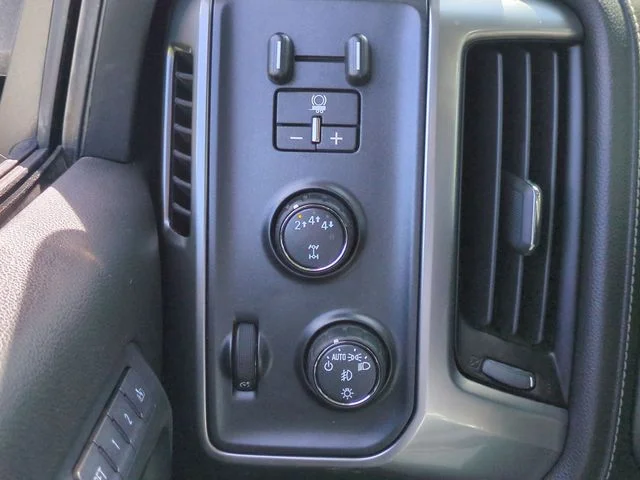 Used 2019 White Chevrolet LTZ image 21