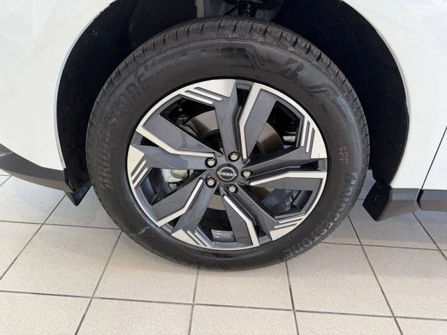 Used 2026 White Nissan SL image 32