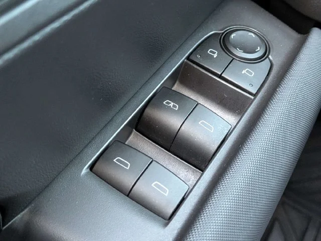 Used 2023 White Chevrolet Z71 image 18
