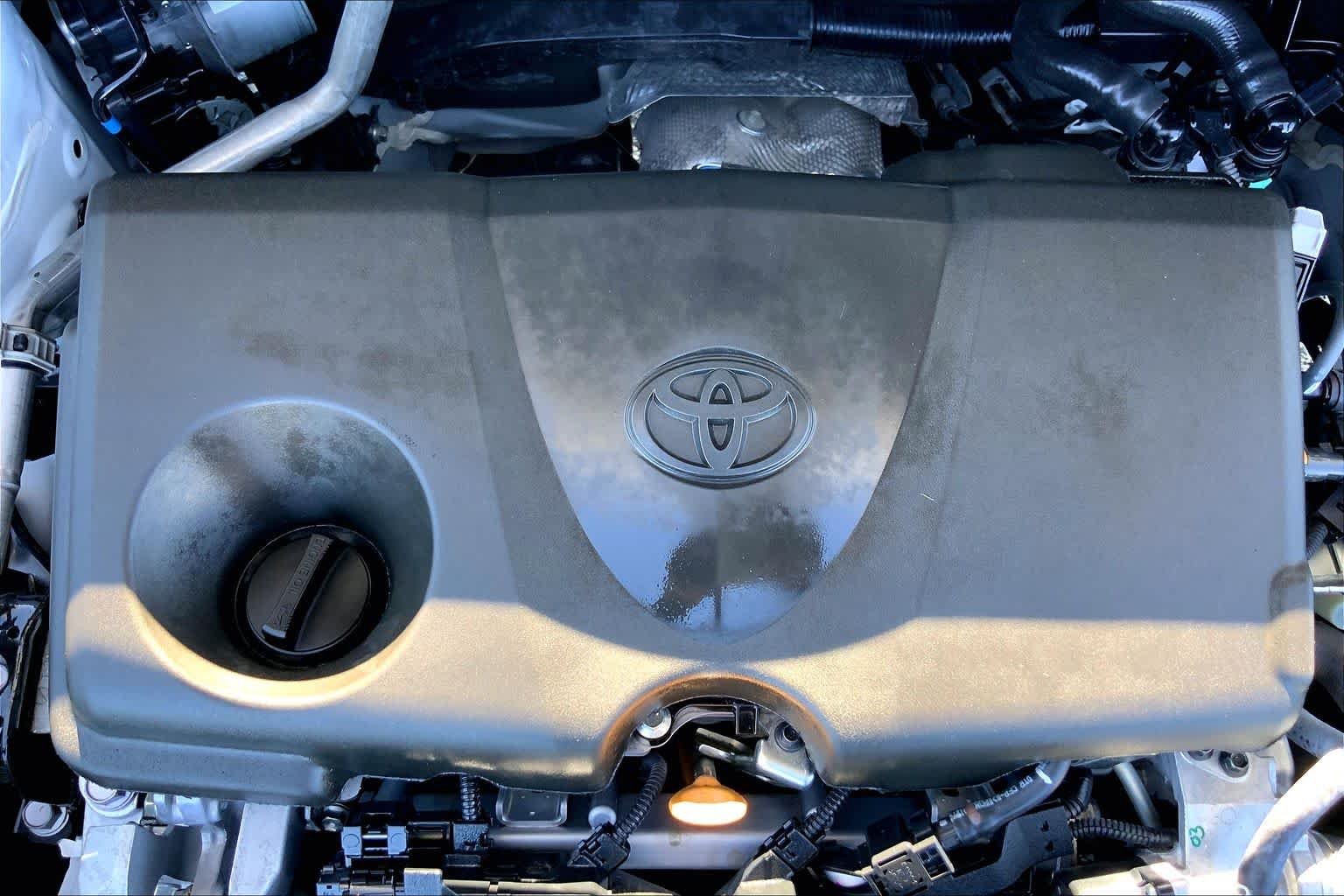 Used 2025 Ice Cap Toyota XLE image 32