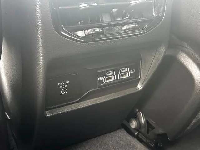 Used 2024 White Jeep Altitude image 24