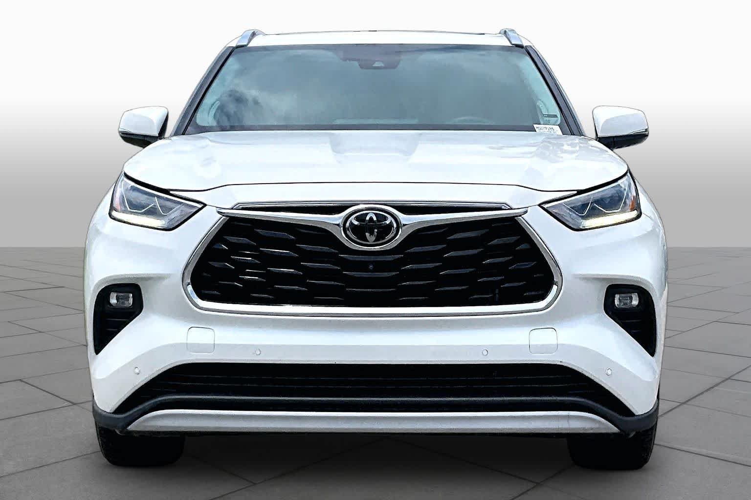 Used 2021 Blizzard Pearl Toyota Platinum image 4