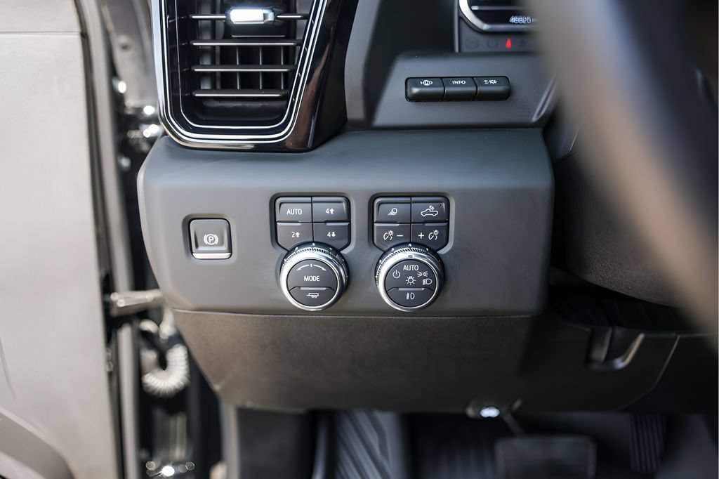 Used 2025 Onyx Black GMC AT4 image 18