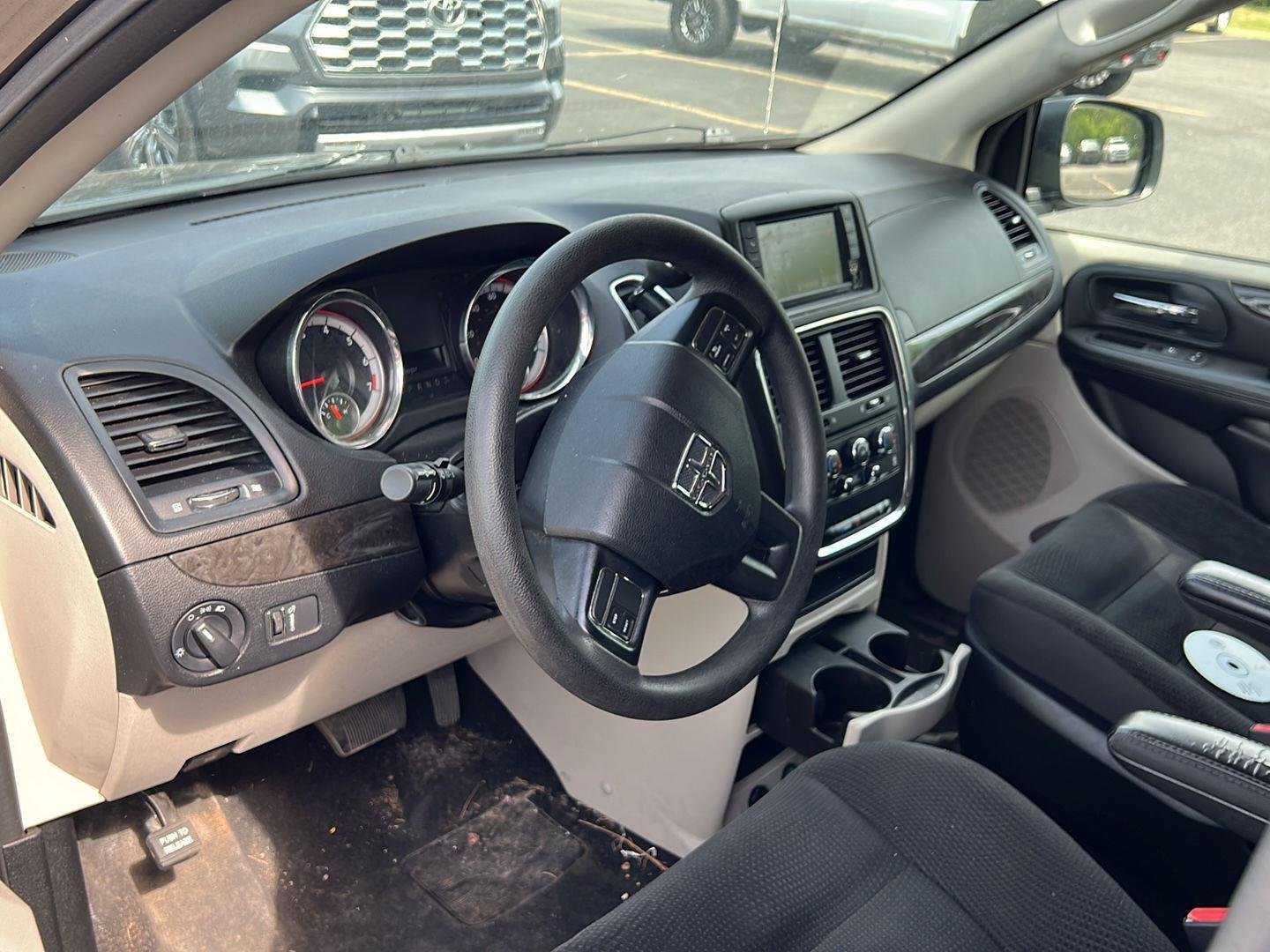 Used 2019 Granite Pearlcoat Dodge SE image 7