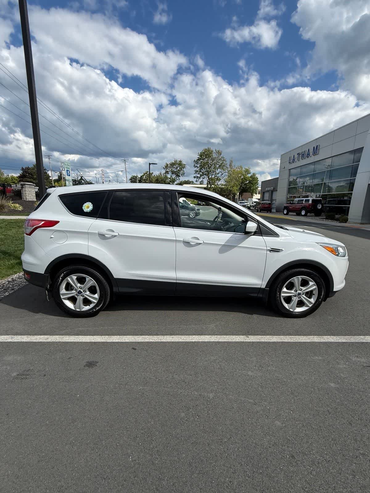 Used 2016 Oxford White Ford SE image 5