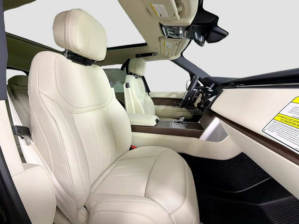 New 2026 Santorini Black Land Rover SE image 30