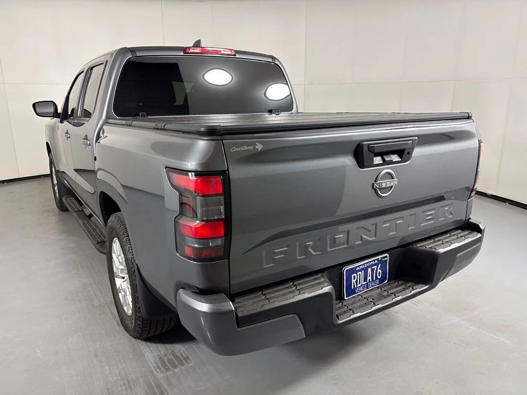 Used 2022 Gray Nissan SV image 6