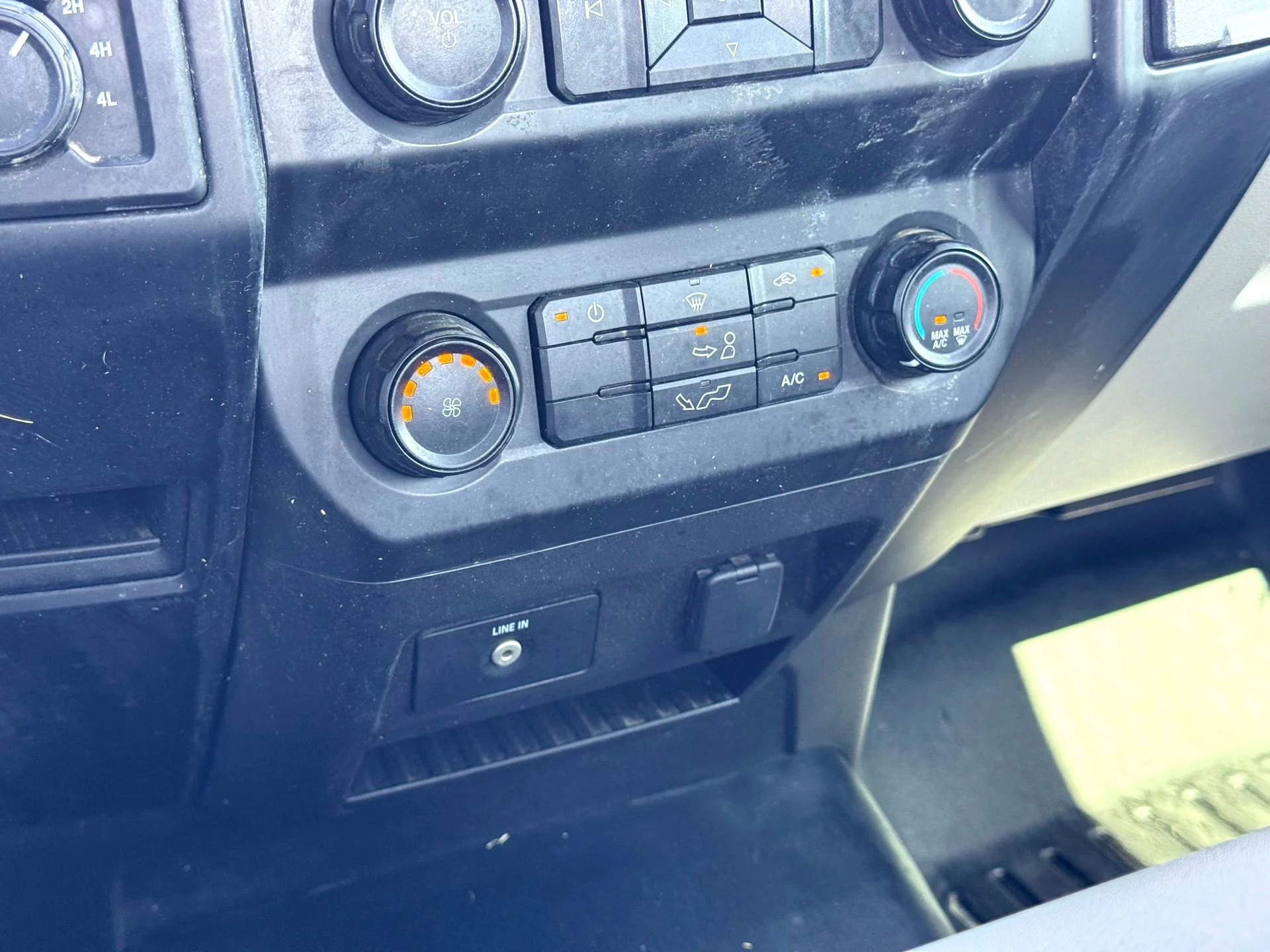 Used 2018  Ford XL image 19