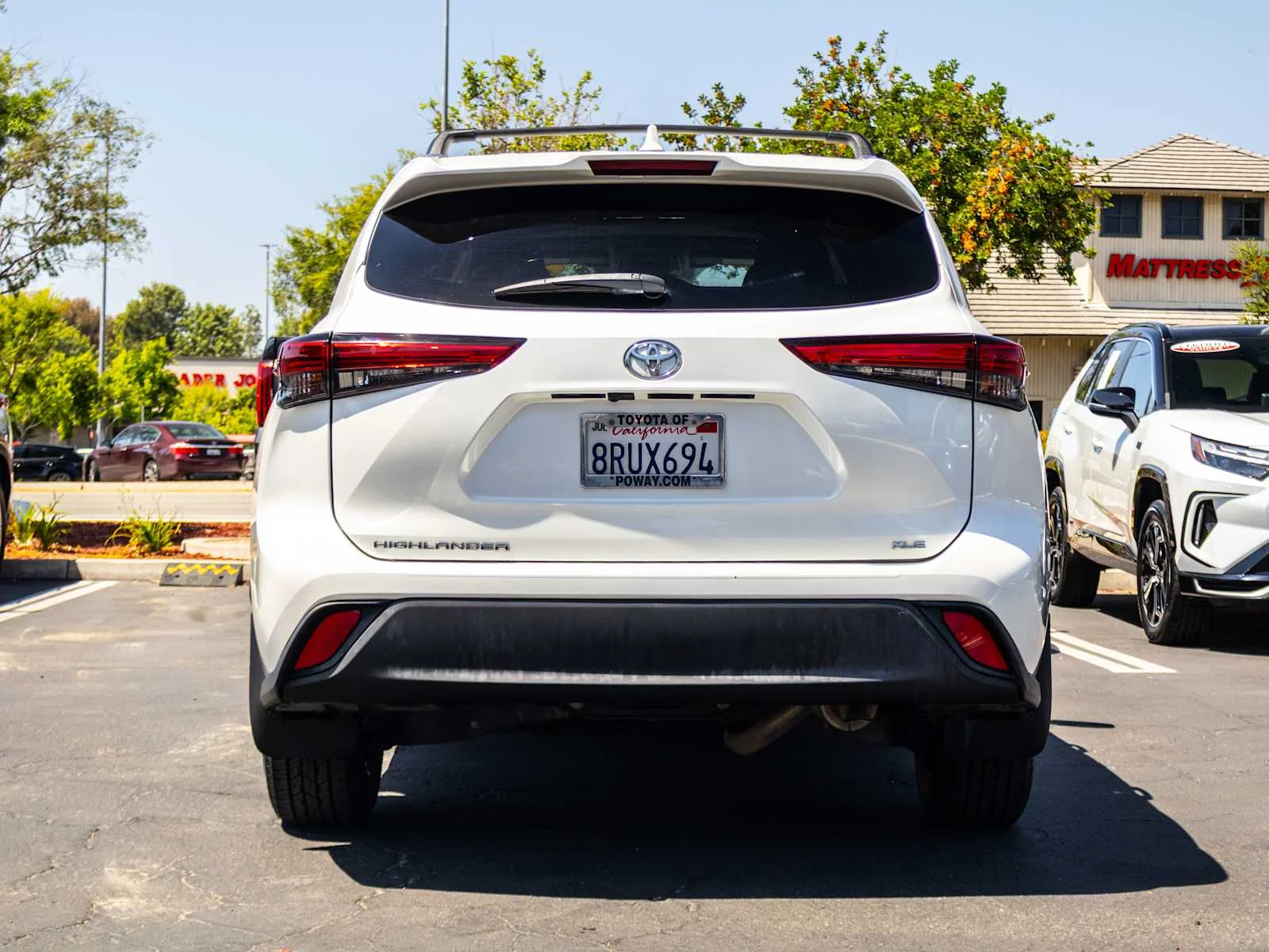 Used 2020 Blizzard Pearl Toyota XLE image 9