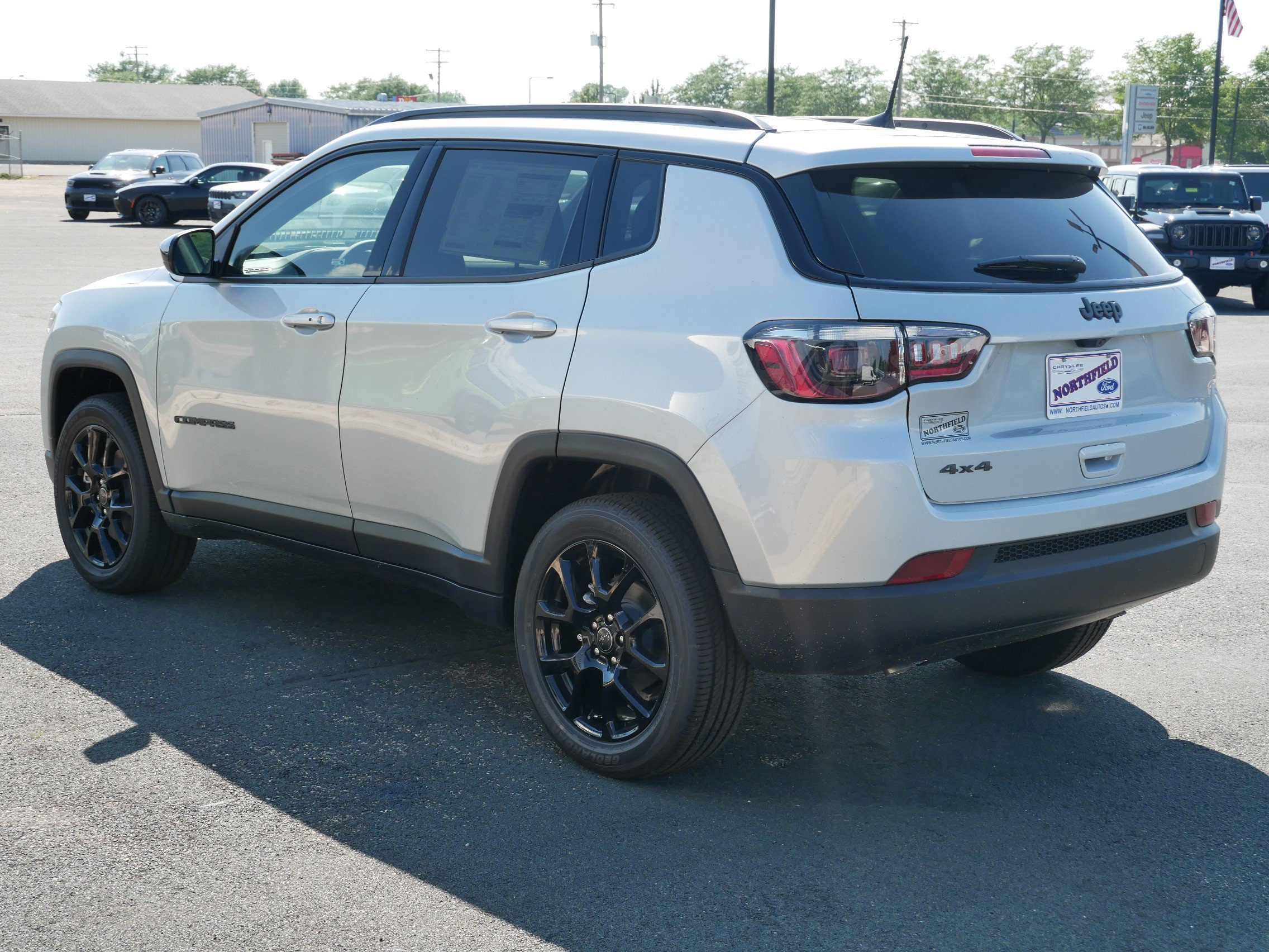 New 2026 Silver Zynith Metallic Clearcoat Jeep Latitude Altitude image 6