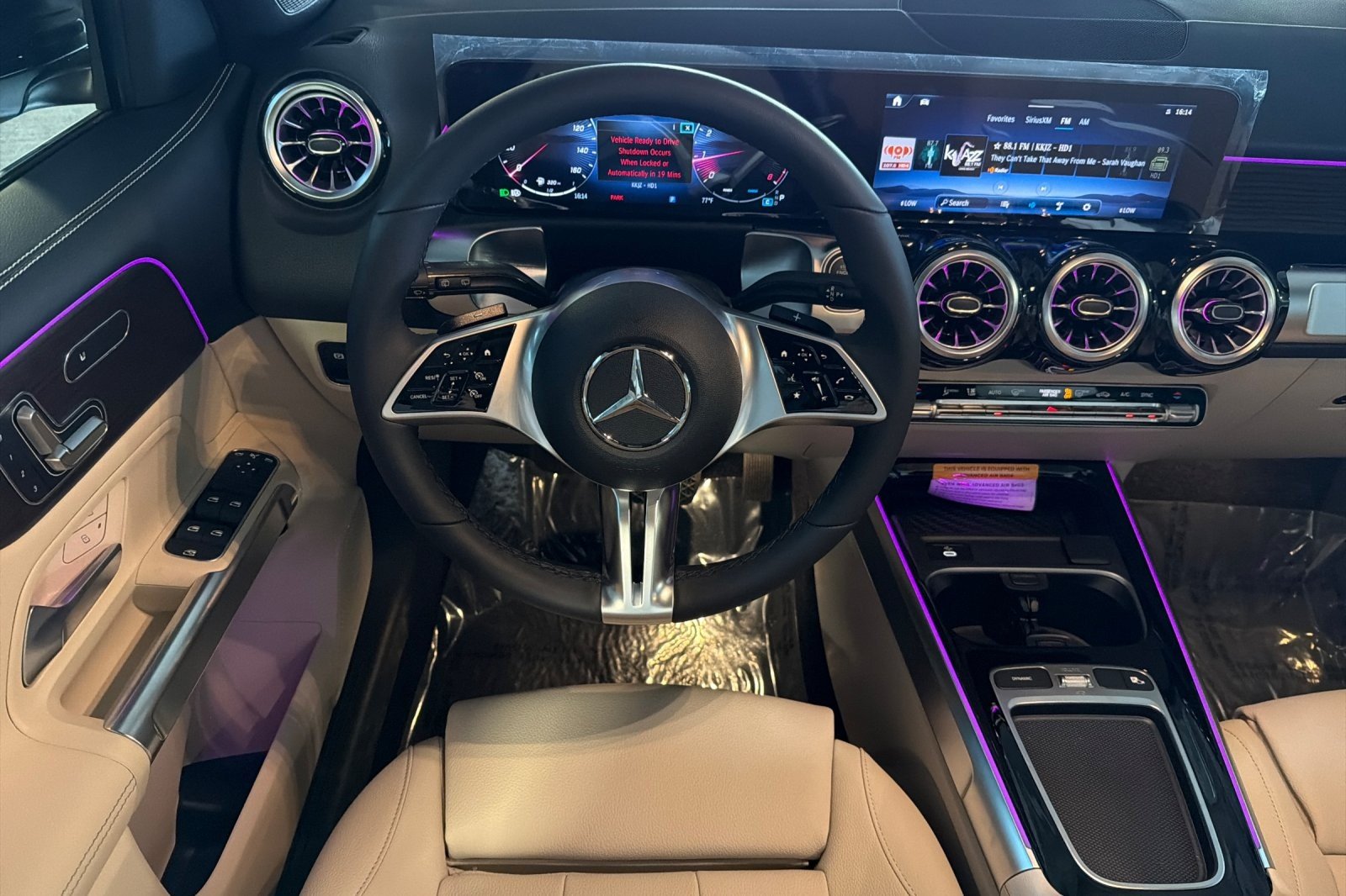 New 2026 Polar White Mercedes-Benz GLB 250 SUV image 13