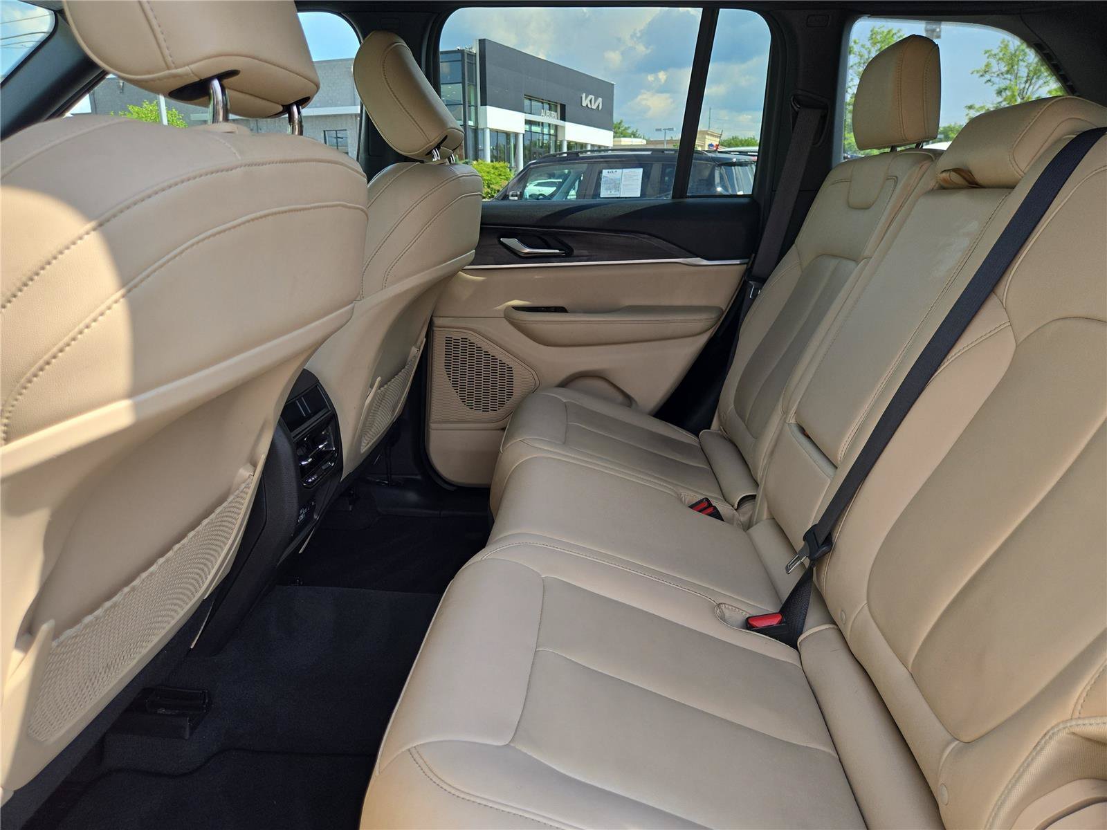 Used 2023 Bright White Clearcoat Jeep Limited image 13