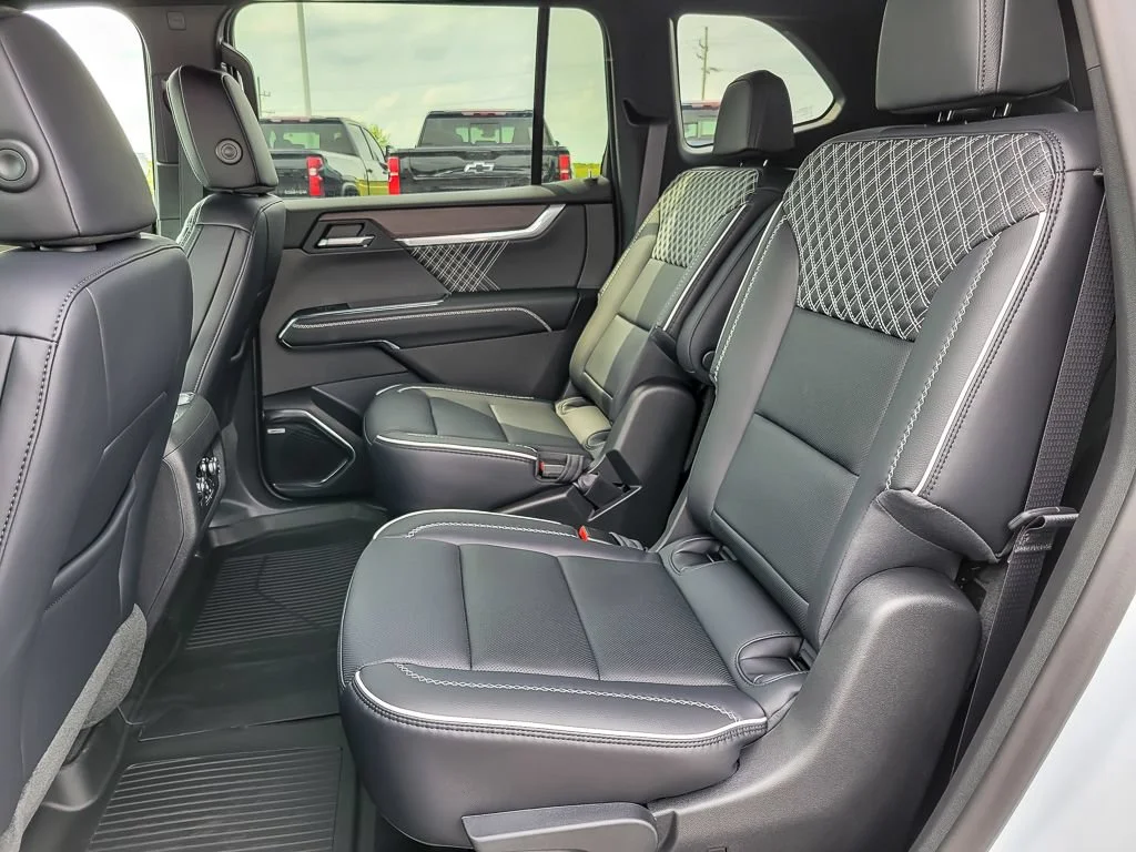 2026 GMC Acadia Denali - Photo 9