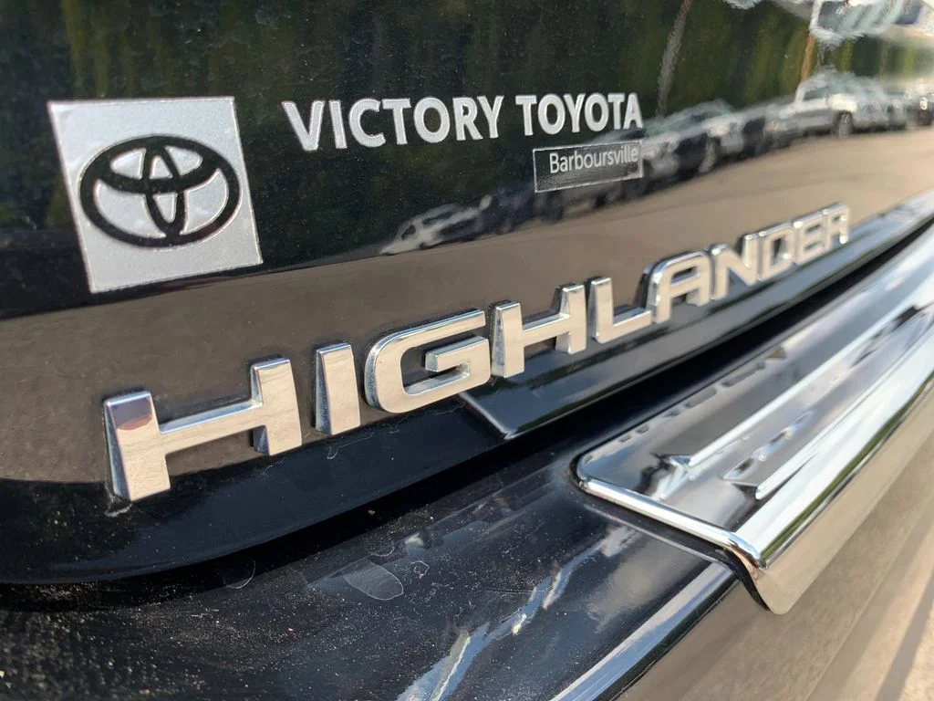 Used 2022 Black Toyota Platinum image 38