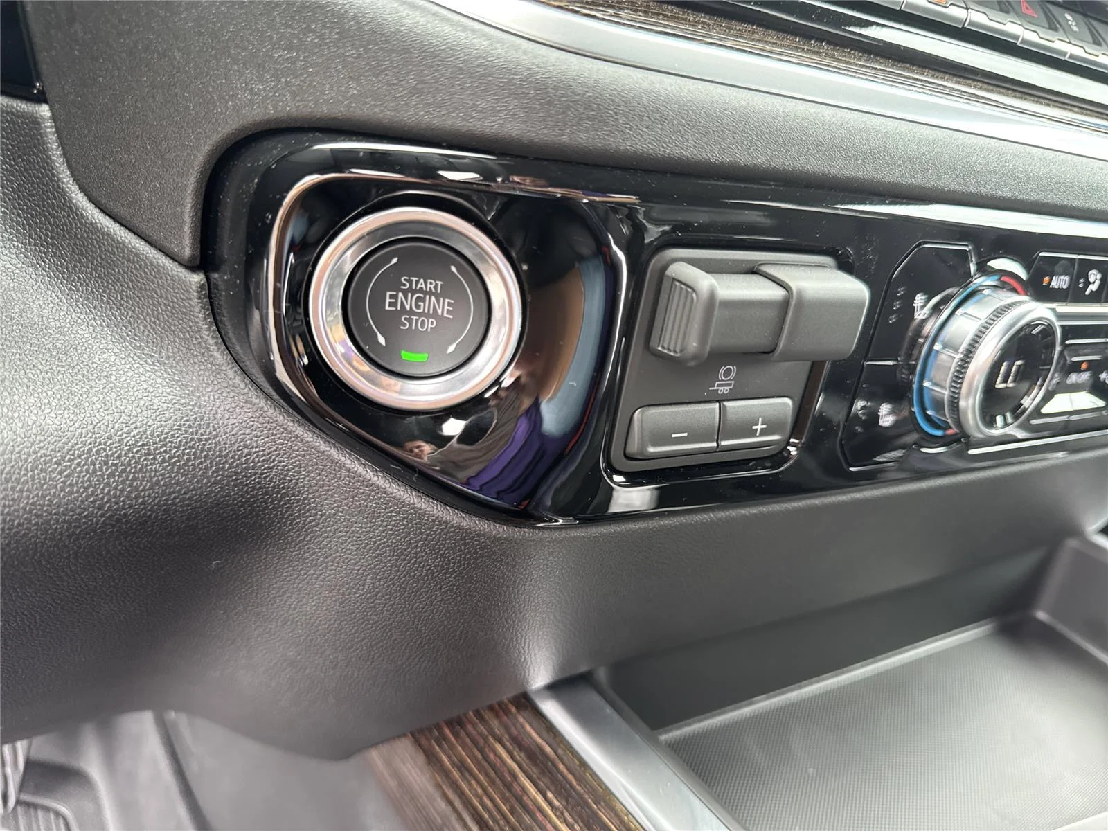 New 2026 Onyx Black GMC Elevation image 24