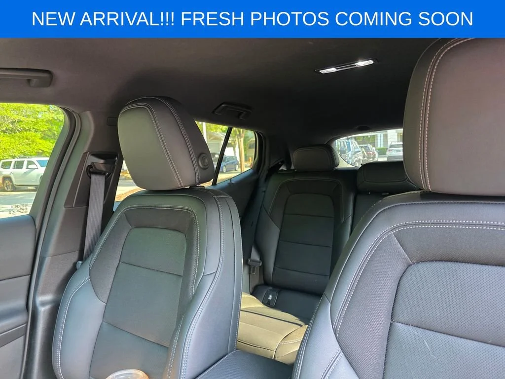 Used 2025 Summit White Chevrolet LT image 9