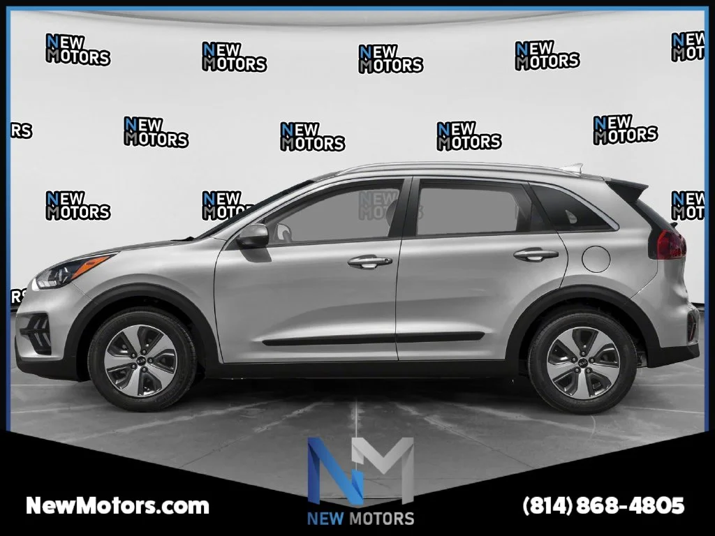 Used 2020 Silky Silver Kia LX image 3