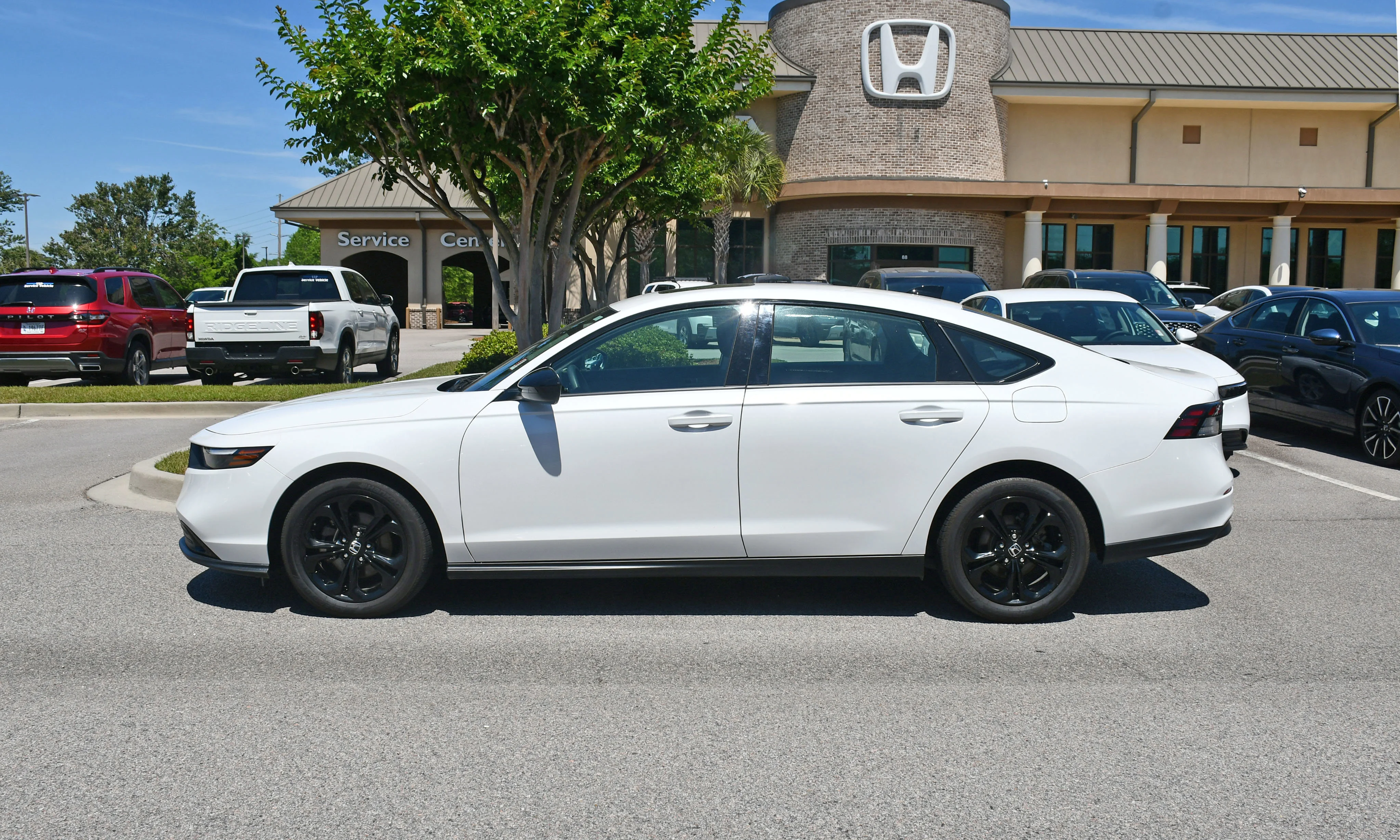 Used 2025  Honda SE image 2