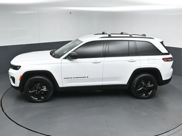 Used 2023 White Jeep Limited image 47