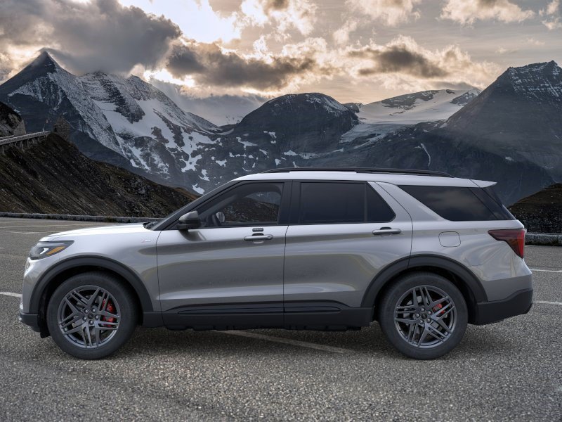 New 2026 Carbonized Gray Metallic Ford ST-Line image 3