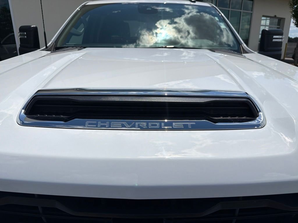 Used 2025 White Chevrolet LT image 13