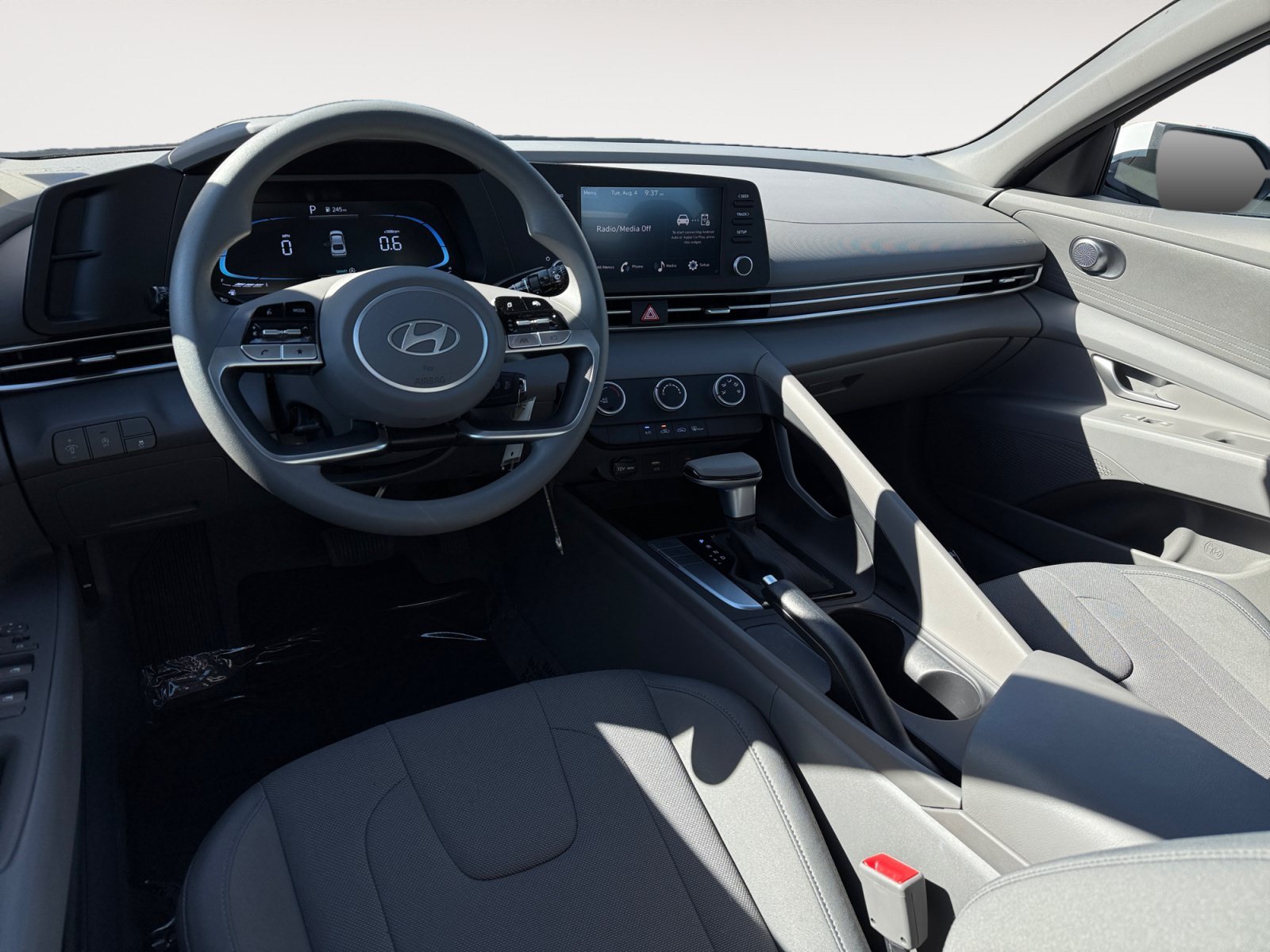 Certified Used 2025 White Hyundai SE image 15