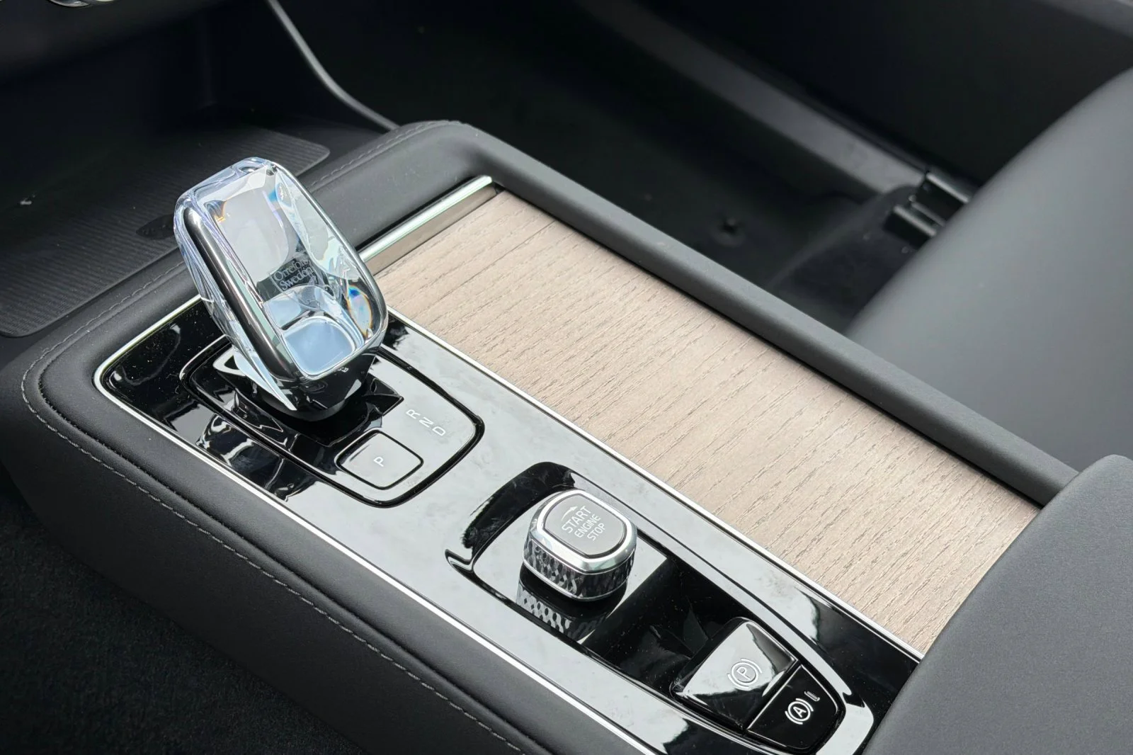 New 2026 AURORA SILVER Volvo Plus image 17
