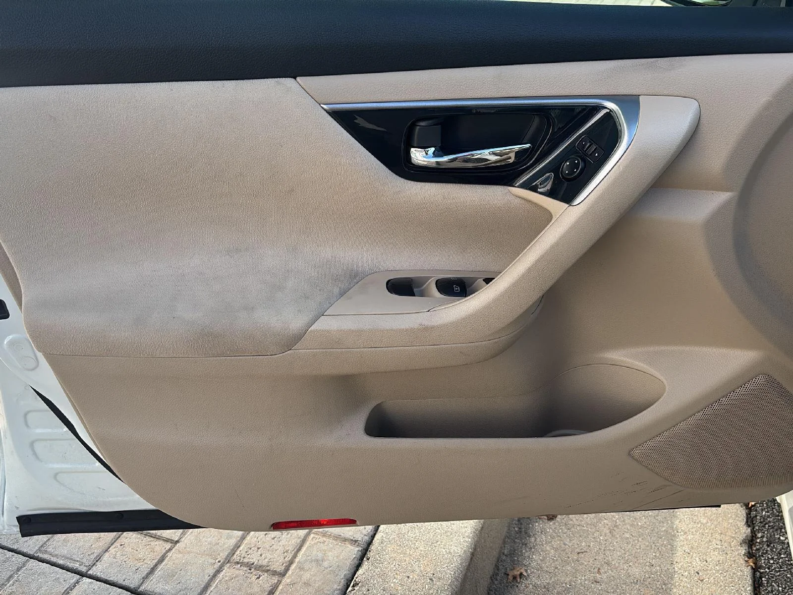 Used 2014 Pearl White Nissan 2.5 SV image 17