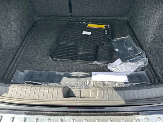 New 2026 Deep Black Pearl Volkswagen 1.5T SE image 14