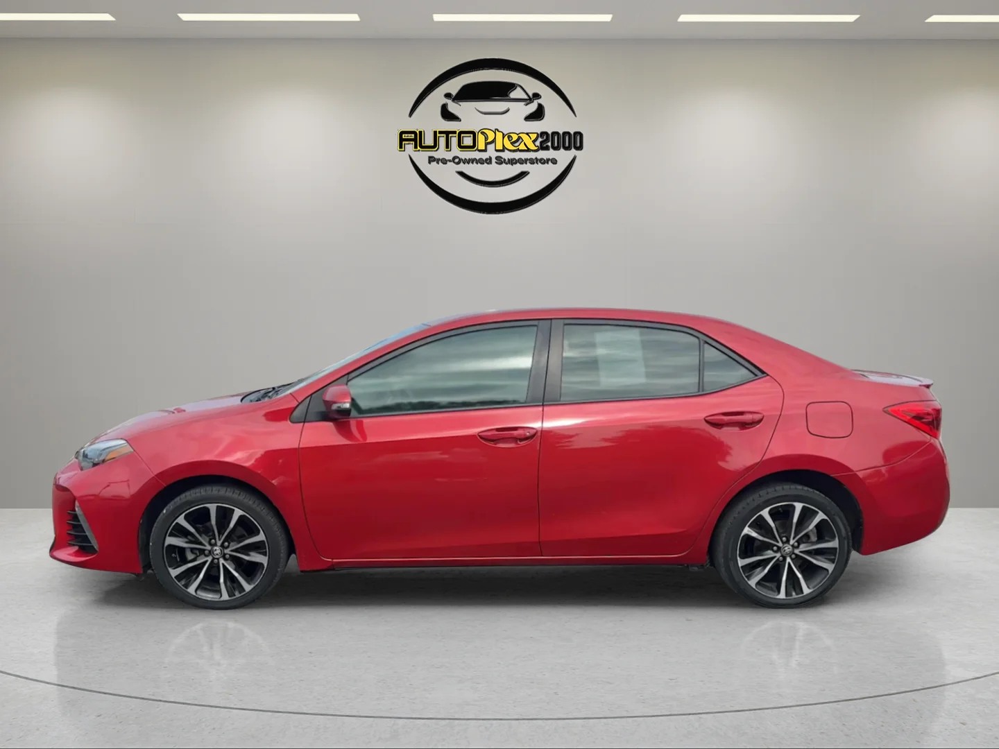 Used 2018 Red Toyota SE image 4