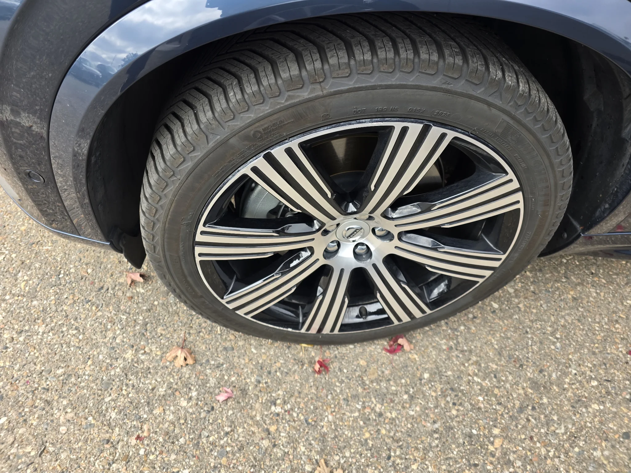 Used 2024 Denim Blue Metallic Volvo Ultimate Bright Theme image 21