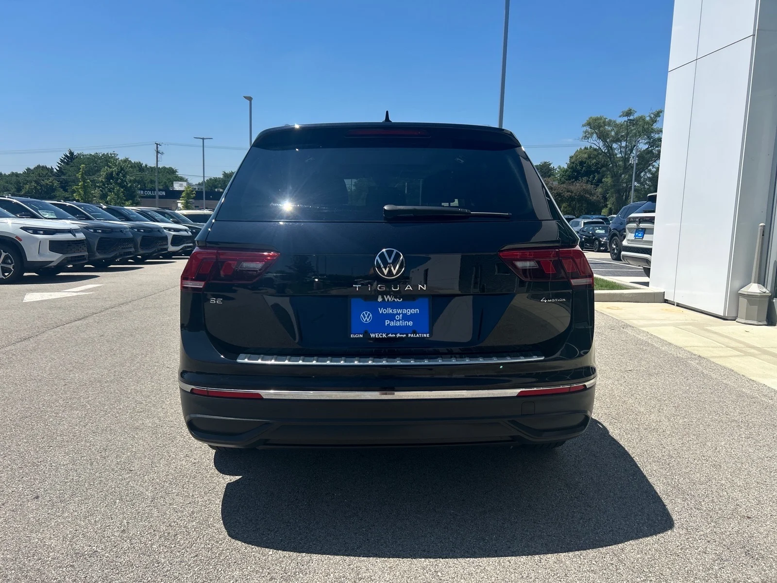 Used 2022 Black Volkswagen 2.0T SE 4MOTION image 4