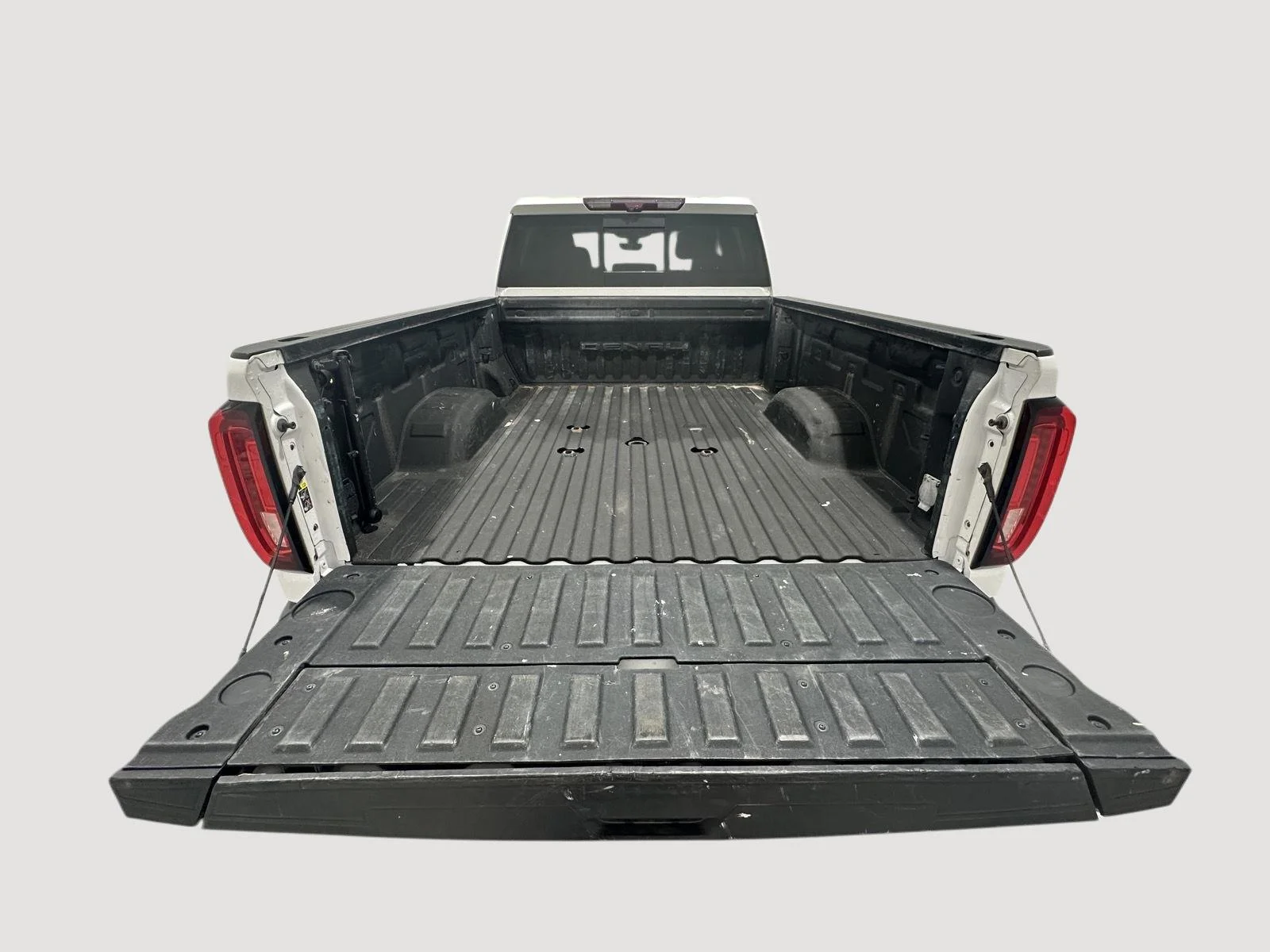 Used 2021 White Frost Tricoat GMC Denali image 26