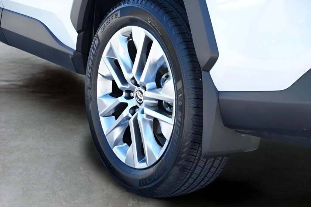 Used 2024 Wind Chill Pearl Toyota XLE Premium image 9