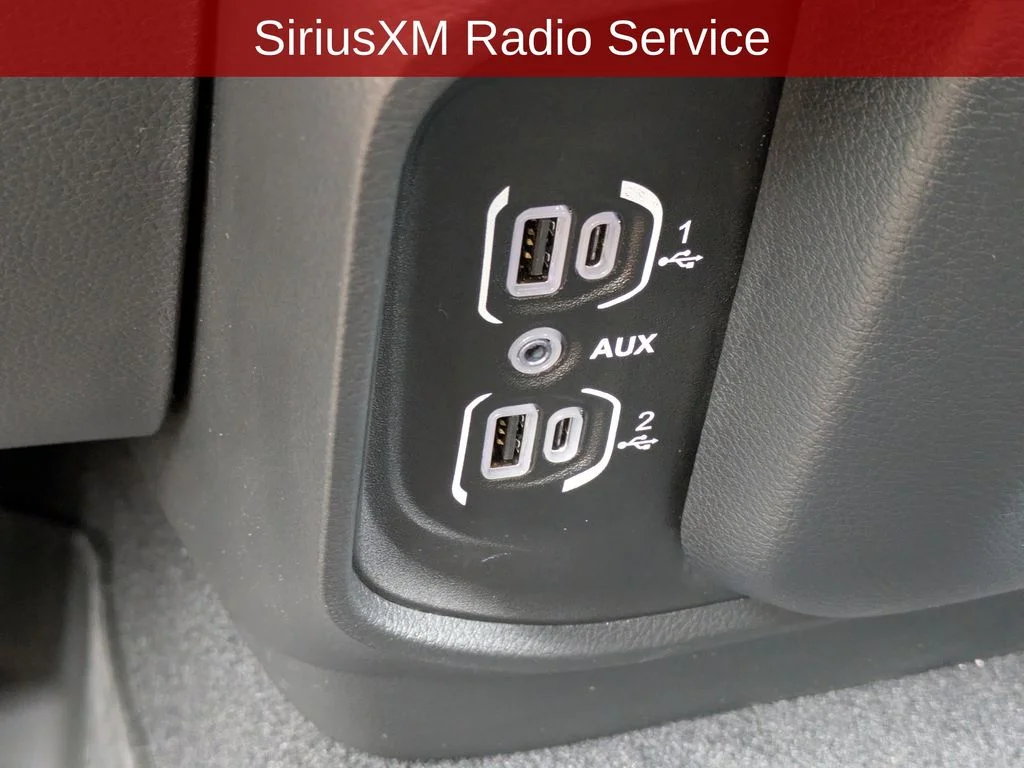 New 2026 Diamond Black Crystal Pearl-Coat Exterior Paint RAM Tradesman image 23
