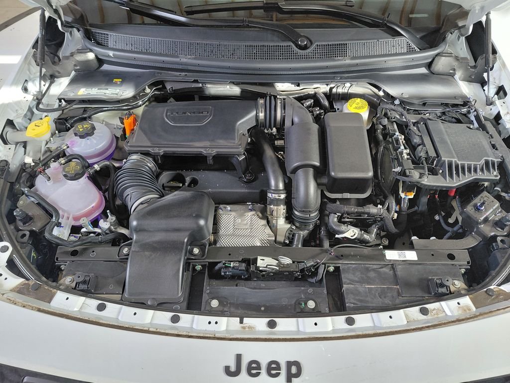 New 2026 Bright White Clear-Coat Exterior Paint Jeep Laredo image 28