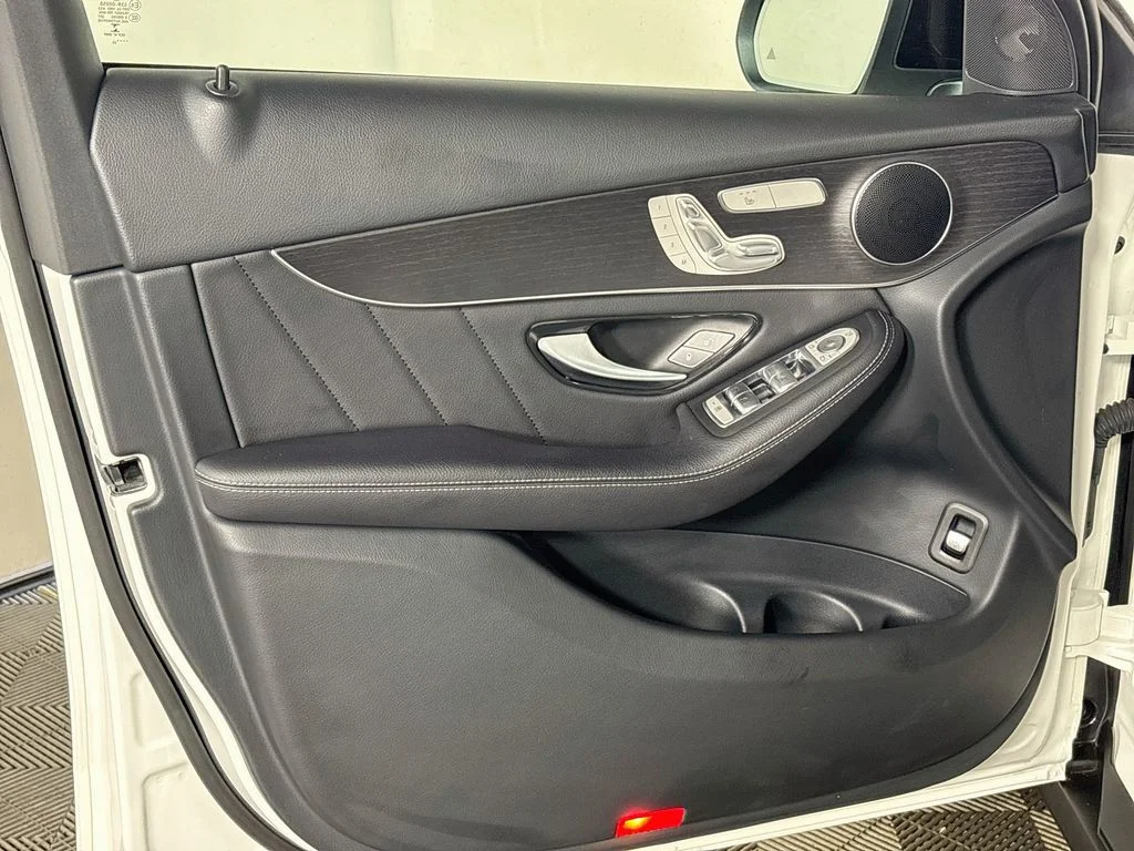 Used 2022 White Mercedes-Benz GLC 300 image 10