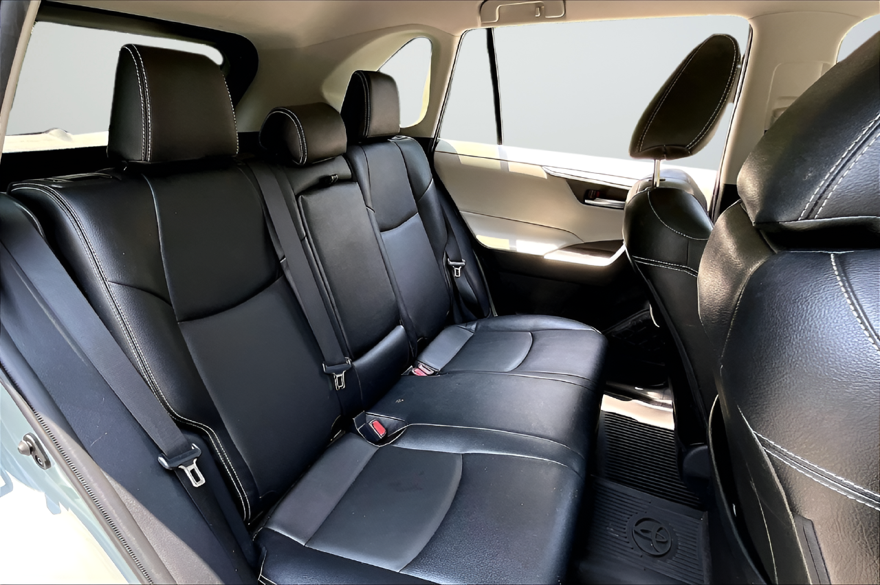 Used 2021  Toyota XLE image 20