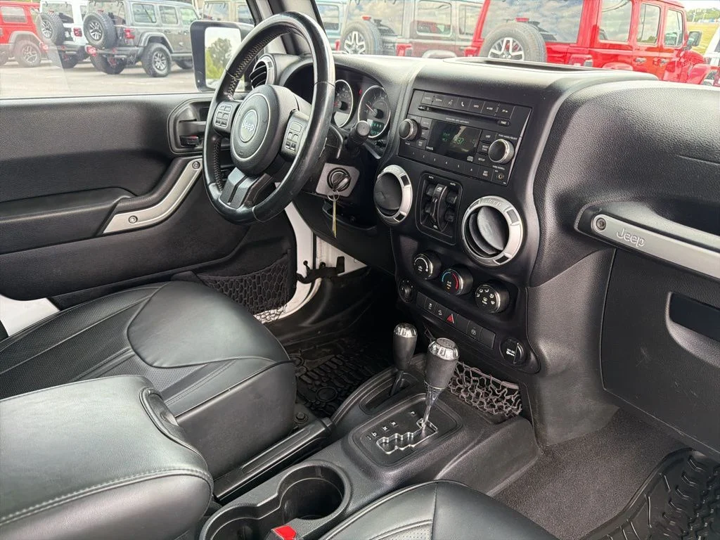 Used 2015 White Jeep Unlimited Sahara image 24