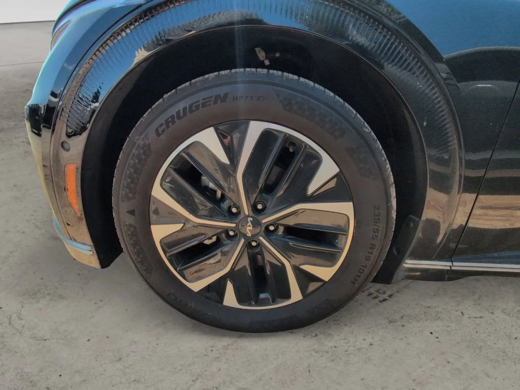 Used 2023 Black Kia Wind image 12