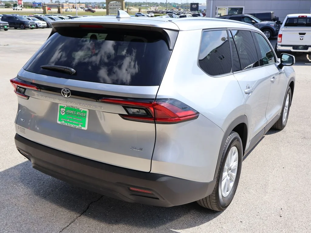 Used 2025 Silver Toyota XLE image 5