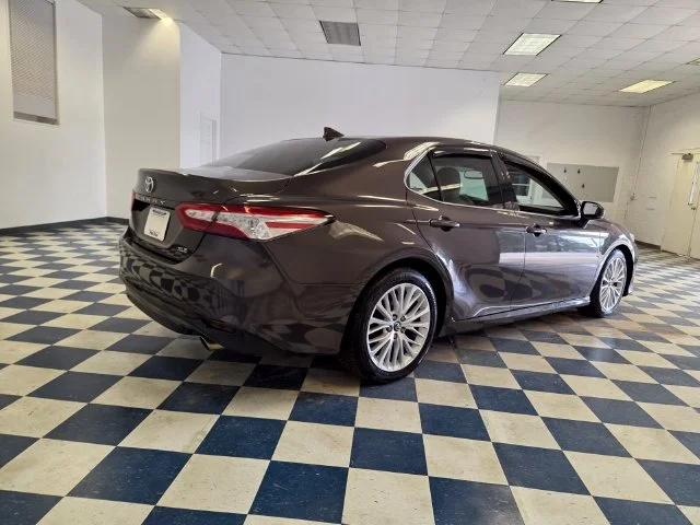 Used 2018 Brown Toyota XLE image 8