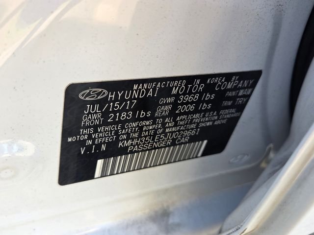 Used 2018 White Hyundai Base image 18