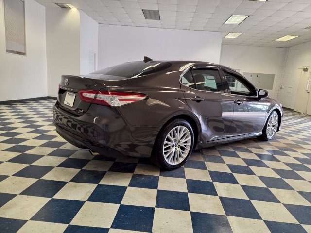 Used 2018 Brown Toyota XLE image 8