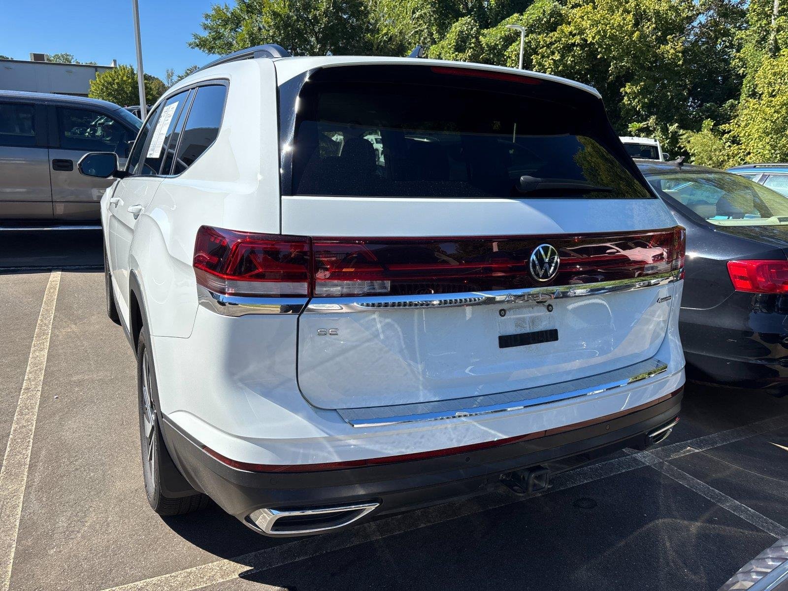 Used 2024 Pure White Volkswagen 2.0T SE w/Technology image 4